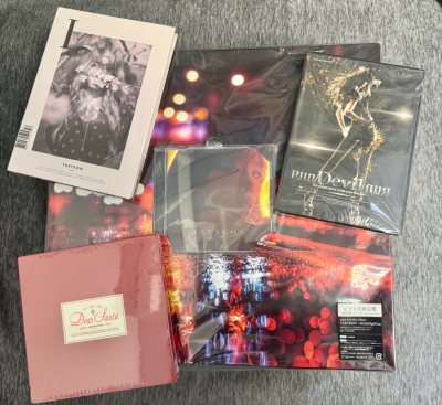 在挖煤姬日淘上面购买的专辑到货。合单迅速，选择了竹蜻蜓物流运费非常划算，物流速度也很快，不到一周时间安全送达。每天签到还可以领取积分抵扣运费，非常方便推荐使用！