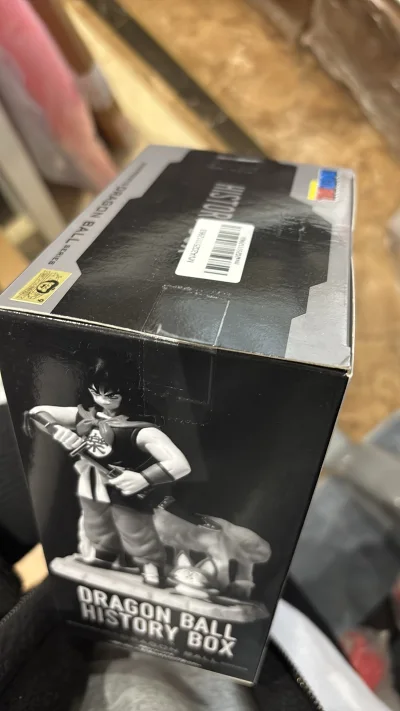 去年就拿到，一直没时间评论，小手办价格便宜，打包好了走的竹蜻蜓，半个月左右拿到，竹蜻蜓方便，省了清关的时间，打包也很好。