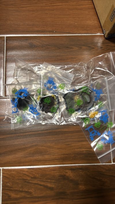 去年搞活动买的奥特曼戏画，价格非常实惠，今年看都涨价了，平台打包仔细，发货快，半个月到手，一点没有损坏，好评，好评。分件都包得非常好。