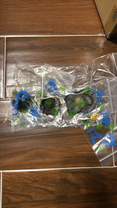 去年搞活动买的奥特曼戏画，价格非常实惠，今年看都涨价了，平台打包仔细，发货快，半个月到手，一点没有损坏，好评，好评。分件都包得非常好。