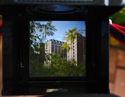 中画幅腰平取景胶卷相机，镜头成色差，光圈油卡死，镜片划痕，前组轻微雾， F4大光圈成像不见影响，快门，慢门，b门，准确动作，计数回弹正常。 自定义叙利亚超级无敌战损能用风