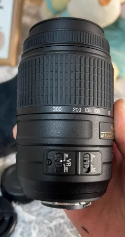 所有功能完好. 镜头外观很新 小磕碰小划痕基本没有 外观无任何损坏.胶套无老化 正常使用 镜头漂亮.

前玻璃非常细微檫痕可以忽略 无氧化脱膜 前玻璃里面边缘有一个针眼大小的透明小点 倒数第三张图 无霉 无雾气 很通透 请看视频和图片 后玻璃 无氧化脱模 后玻璃 无...