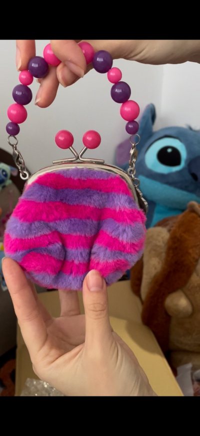 来自26年第一个月的挖煤姬毛绒玩具开箱！又是一箱我最爱的毛绒绒玩具！好多爱丽丝梦游仙境相关，特别是柴郡猫，是我非常喜欢的一个IP～