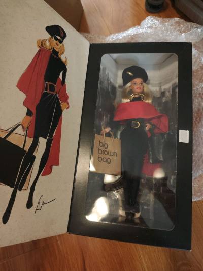 
谁懂啊！作为一枚芭比深度爱好者，淘绝版老娃真的是又快乐又心累? 直到挖到挖煤姬代购，直接封神我的本命转运APP！
 
这次下单的是90年代的复古芭比礼盒，下单时还担心海外运输会损坏精致的配件，结果到手完全惊艳！包装裹得严严实实，娃盒四角尖尖，连里面的小梳子都没半点...