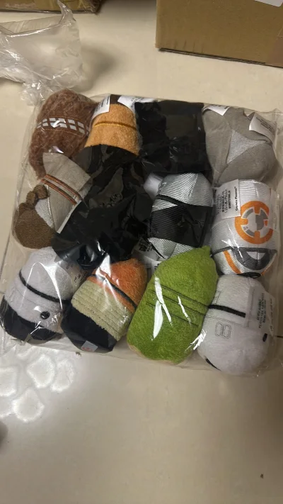 可爱的松松家族又壮大了！买到了好多情梦！挖煤姬真的太好用啦！不会海淘的我第一次用到挖煤姬就买到了国内买不到的绝版松松！包装的很好！非常严实！完全没有损坏！开心！会继续用挖煤姬买到更多好东西啦！！