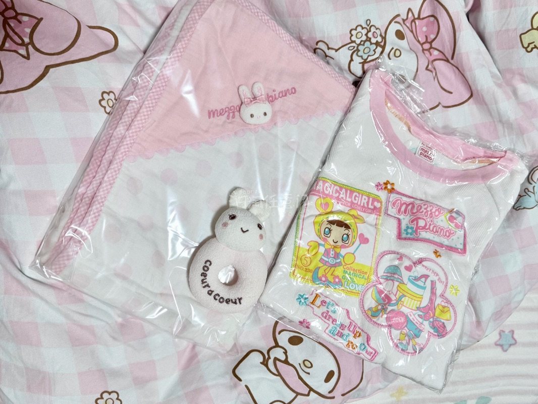 买的全都是mezzo piano的小兔子系列的小物 也太萌了叭！真的很喜欢这种古早味～合单很快物流也很快！每次用的都是EMS～


