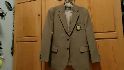 大家好呀！这次是我在挖煤姬切的大衣和西服，这是我第n次使用挖煤姬这个APP，挖煤姬切煤好上手，物流速度快，积分优惠多多，很适合新人入坑！衣服状态很好，包裹包装的很严实，客服回复及时，工单处理也很快速，下次还会选择挖煤姬