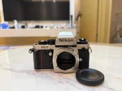 尼康这台很稀有，很难找，成色好的更是不错，这台也不列外，成色一般，好在功能都是很好的，也能用，快递选择ems，一周就到了，很快，包装加固一定要选择，防止碰撞，真的很好