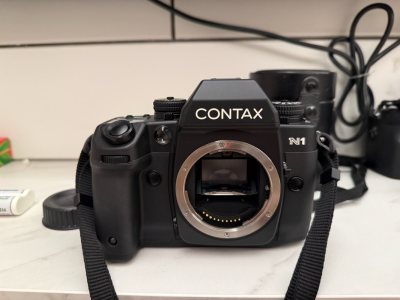 康泰时最后的自动胶片机，做工材料问题，很容易掉漆，买到好的真的很幸运，还有原装肩带，真的很好，很喜欢，快递加固，包装特别好， 邮政还是一如既往的快，5天就到了，给力


