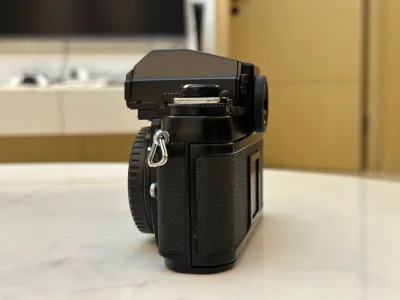 尼康f3是尼康最受欢迎胶片机，也是保有量最大的，买到成色好的，很开心，快递首选ems，快的很，包装加固一定要加，真的很好，一个大箱子，也不怕摔了，点赞