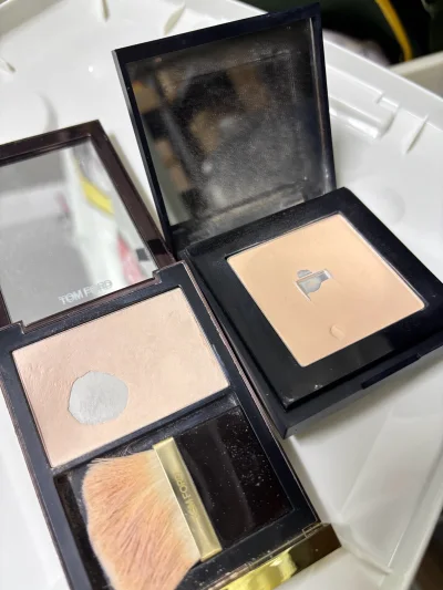 挖煤姬淘货分享来啦！这次入手了纪梵希九宫格眼影盘、Tom Ford粉饼/修容盘，还有植村秀彩妆盘，每一款都是彩妆圈的口碑硬货。纪梵希眼影盘配色兼顾冷调紫棕与暖调大地色，珠光哑光质地交融，日常通勤和氛围感妆容都能拿捏；TF粉饼粉质细腻贴肤，自带的刷子上妆超方便，补妆也...