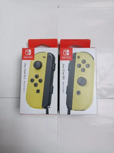 这次买了任天堂的手柄，非常稀少的全新左右黄色手柄，外盒八角尖尖，非常喜欢。动物之森限定手柄也是全新未拆封的，外观非常美丽，收藏了。