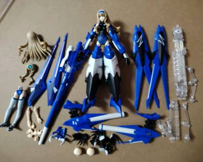 再次使用挖煤姬购物 这次买的是无限斯特拉托斯机娘系列 蓝色泪雨和疾风之再诞 包装完好 箱子结实 物流到货速度很快