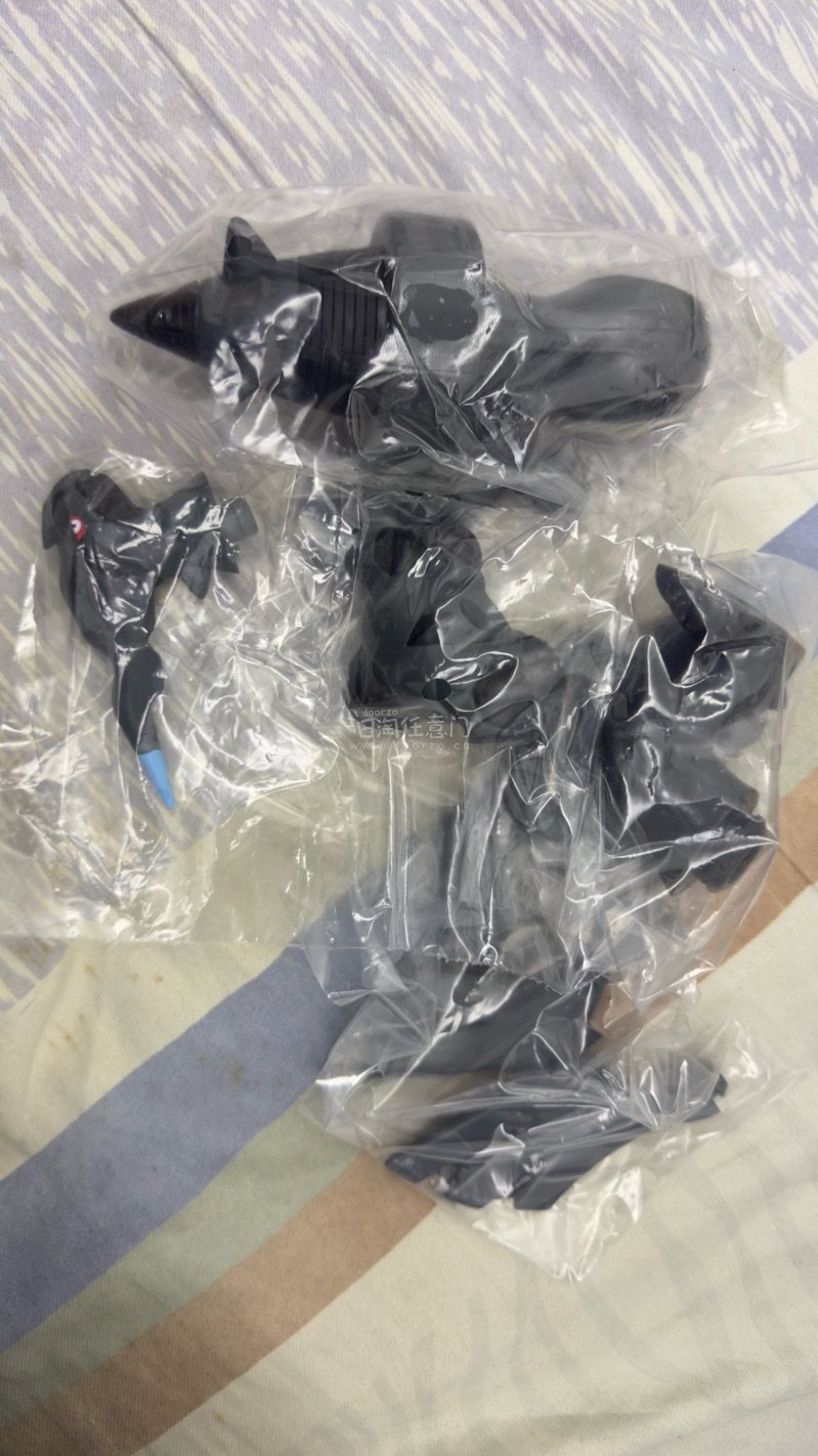 买的组立黑龙原袋，3ds笔鬼龙散件，还有性价比很高的红色图鉴机鬼龙挂件，很稀有的眼镜厂挂件，打包都很好，发货很快