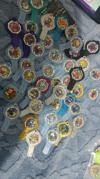 买的妖怪手表y币和钥匙终于到了，等了差不多两个星期测试过可以和游戏联动，钥匙也可以刷玩具，很好的一次体验，喜欢