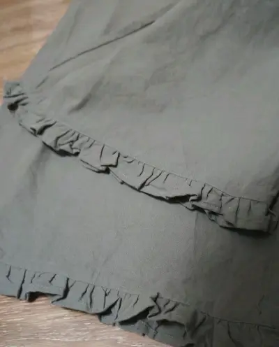 这次在挖煤姬买了好几件衣服，都很满意，其中这个棉麻裤子很好看，适合春秋穿，面料舒服，穿着很有风格，还有口袋和抽绳收腰，非常的实用，期待春天穿上，物流也很快，好评好评！！！