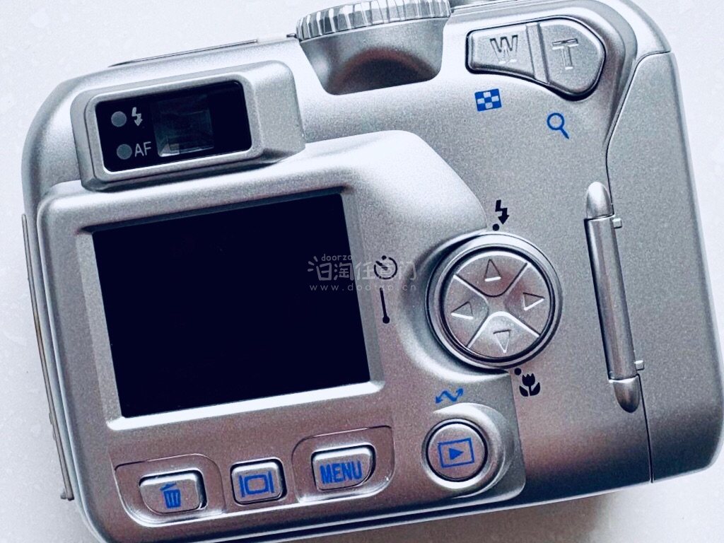 相机对焦系统在非专业机里还是比较先进的，高感还可以，直出锐度不高，总体画质一般，在容忍范围。整个相机操控好，方便。强烈安利这个海淘平台!