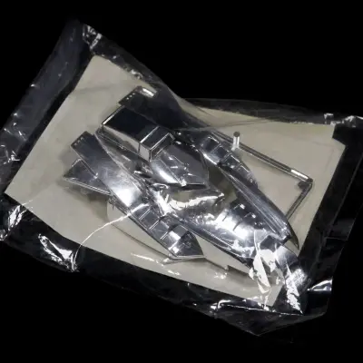 痛并快乐着，狠狠心买下来的，2千多块的四驱车车壳，逼格拉满，相信很多人都没见过未拆封的。买回国可以炫耀一番，拍了产品照，不明觉厉。