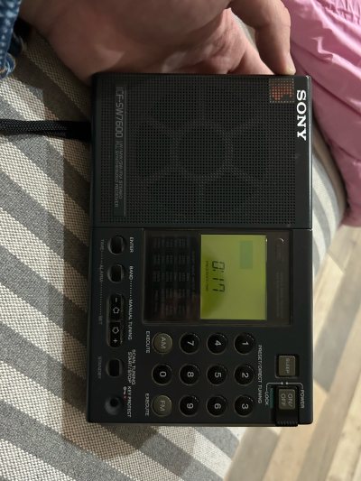 海淘的收音机，可惜不能搜台，当作摆件还是不错，整个过程流畅顺利，非常不错，日本EMS也快。
现在海淘真的方便。