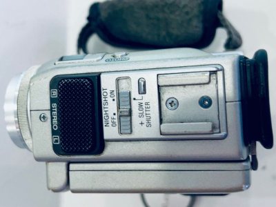 宝藏海淘平台必夸!复古款相机颜值戳中审美，金属机身质感十足，自带胶片复古滤镜，不用后期就有复古氛围感。卖家标注细致，实物成色超新，合单发货省运费，代购方便，流程简单，快递快，包装完好，摄像机无损坏。