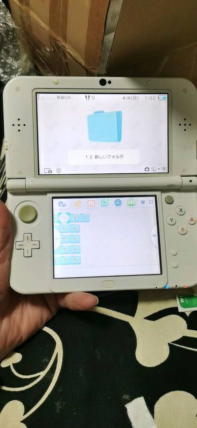 作为海淘新手，这次用挖煤姬入手新大三真的超惊喜！APP界面简洁明了，搜索、下单一步到位，合单流程清晰，支付还支持支付宝，全程没遇到任何麻烦，小白也能轻松上手。物流更新及时，十来天就收到了包裹。
 
包装更是用心到极致，加厚瓦楞纸箱外层裹着防撞膜，机身被气泡纸层层包裹...