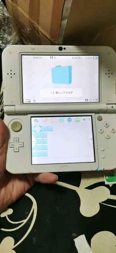 作为海淘新手，这次用挖煤姬入手新大三真的超惊喜！APP界面简洁明了，搜索、下单一步到位，合单流程清晰，支付还支持支付宝，全程没遇到任何麻烦，小白也能轻松上手。物流更新及时，十来天就收到了包裹。
 
包装更是用心到极致，加厚瓦楞纸箱外层裹着防撞膜，机身被气泡纸层层包裹...