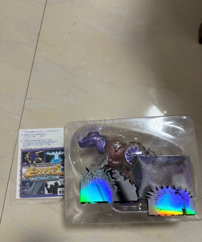 外盒有点旧，但里面的玩具完好无损，毕竟是要收藏的不是要盒子，这种价格收到这种成色，知足了，挖煤姬后续有保障。