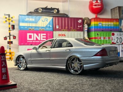 低趴奔驰手办  VIP低趴大轮毂  银色车身简直美的不行
玛莎图出品 (๑°⌓°๑)买的太划算了 还有发动机细节