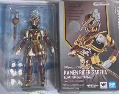 很开心能淘到假面骑士圣刃里神代玲花小姐变身的烟剑骑士shf，非常的优雅且显露出高贵的造型，十分的灵巧，感谢出物