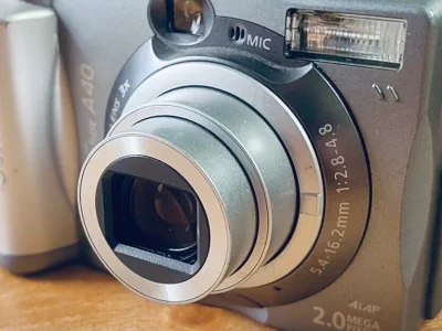 宝藏海淘平台必夸!复古款相机颜值戳中审美，金属机身质感十足，自带胶片复古滤镜，不用后期就有复古氛围感。卖家标注细致，实物成色超新，合单发货省运费，代购方便，流程简单，快递快，包装完好，相机无损坏。


