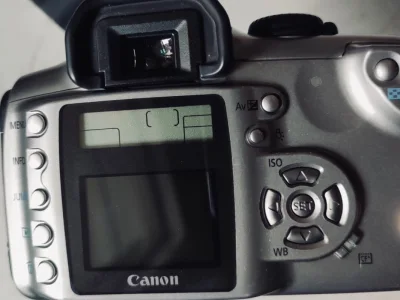 喜欢这款相机很久了，国内价格水涨船高，可望不可即，物品好便宜!比国内便宜一半，果断下单，不懂的问题客服也会好好解答，很感谢这个软件，让我买到了心仪的产品，还给免费换箱子，太细心了，樱花国的原包装只有一个袋子，还好客服给换了箱子，赞!稍微加固了一下，安全抵达!相机完好...