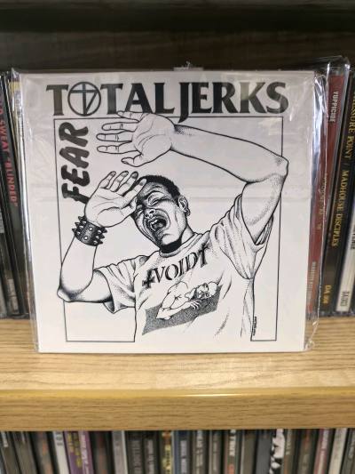 定期都会在挖煤姬上买点cd，买盘20多年，基本上都是不太能见得到的好物，比如Total jerks就是日本非常好的乐队，过失主唱在长春音乐节就穿了件他们的Tee，希望大家都能听到。