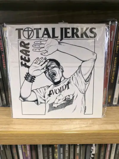 定期都会在挖煤姬上买点cd，买盘20多年，基本上都是不太能见得到的好物，比如Total jerks就是日本非常好的乐队，过失主唱在长春音乐节就穿了件他们的Tee，希望大家都能听到。




