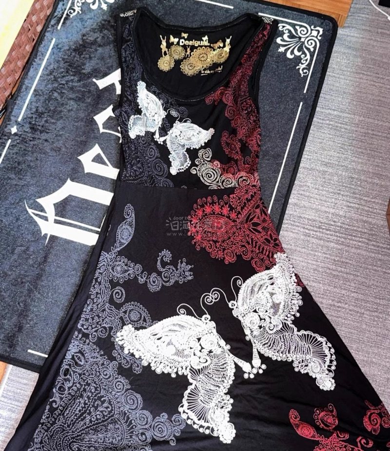 夏天的时候淘到的美丽衣物 似乎现在评论有点久了 但是我想说的是 不影响我觉得挖煤姫好用的想法 新的一年我也会更多的去使用挖煤姬的 身边的好朋友也在用 感谢挖煤姬让我能买到如些优质的美衣！