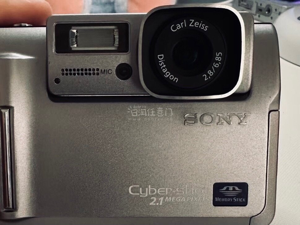 第n次购买，发货快，海运的大概20天能收到，物超所值!质量非常赞，相机与描述一致，无差别，相机出片漂亮，相机使用效果超出预期!快递包装得非常严实，没有磕坏的，点赞。相机的操作界面简洁明了，按键布局合理，使得拍摄过程变得十分流畅。即使是摄影新手，也能在短时间内上手并拍...