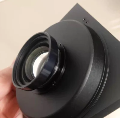在挖煤姬日拍的镜头终于到了，镜头整体很好，快门准确镜片干净通透，镀膜完好，卖家发货很快，物流安全，竹蜻蜓很不错便宜实惠，很不错







