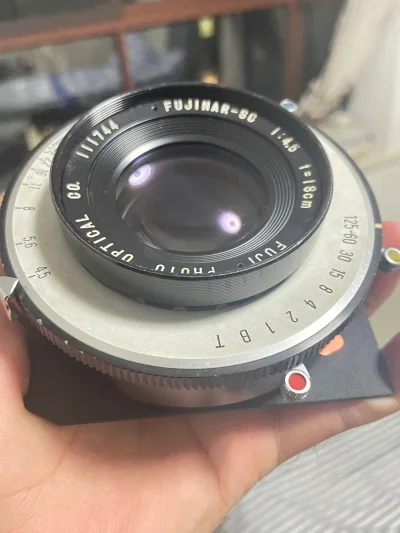 很不错的一次购物体验，镜头到手后很有分量，整体符合卖家描述，镜头通透无灰尘，快门速度准确，卖家发货速度快，物流有保障，挖煤姬的竹蜻蜓国际物流也非常便宜实惠，下次还来





