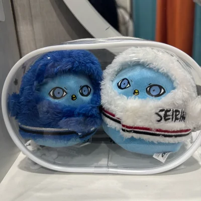 切到了心心念念的吧唧！
此吧唧状态良好！价格比国内便宜20左右！
鸡服非常可爱！拍立得更是好价set！！
太开心了！又在切煤路上了哈哈哈哈哈！