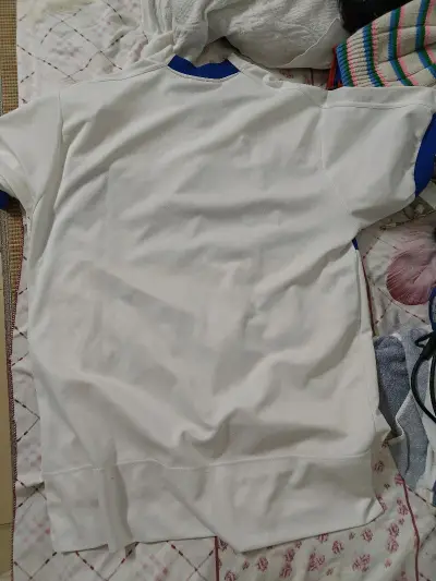 最近穿新买的白色T恤去健身房运动，同伴看到都说好看，说新款衣服版型很特别，真是英雄所见略同，在挖煤姬平台购买的，各种款式齐全，服务也不错，活动多，满意！