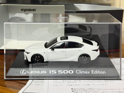 第一次海外购 物流速度很快，到我手上只花了七天的时间，官方客服也很好，有什么问题只需需要留言就会给我回复，一次非常满意的购物