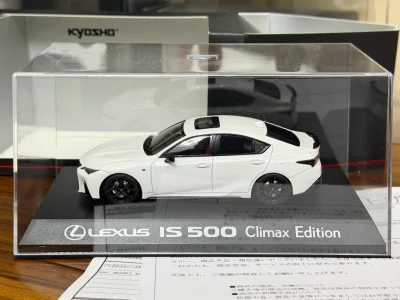 第一次海外购 物流速度很快，到我手上只花了七天的时间，官方客服也很好，有什么问题只需需要留言就会给我回复，一次非常满意的购物