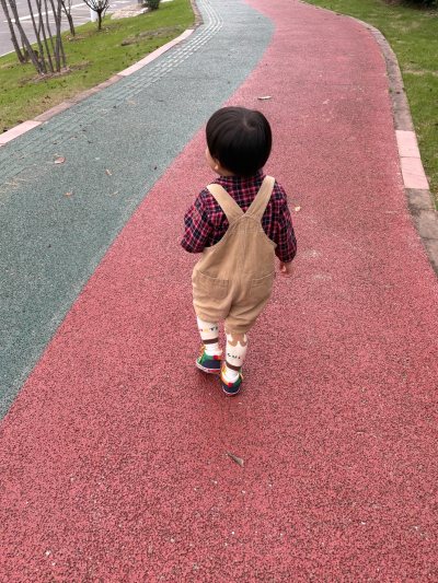 2023年6月，这是我第一次来站内购买，抱着尝试的心态，购买了物品，看着它一点点地向我走近，心情无比激动，因为买到了我喜欢的款式。现在是2026年1月，我已经在站内买到很多我喜欢的衣服了，感谢挖煤姬和挖煤姬。