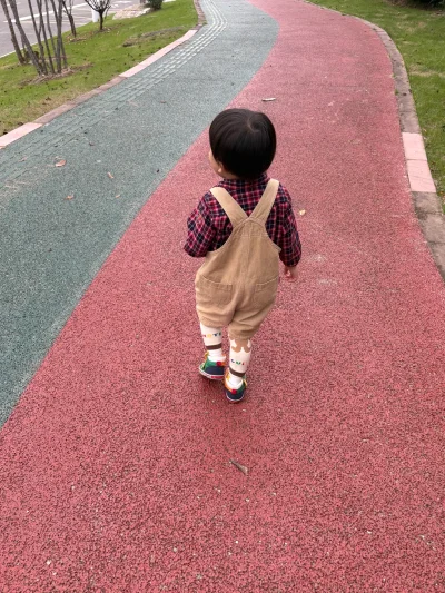 2023年6月，这是我第一次来站内购买，抱着尝试的心态，购买了物品，看着它一点点地向我走近，心情无比激动，因为买到了我喜欢的款式。现在是2026年1月，我已经在站内买到很多我喜欢的衣服了，感谢挖煤姬和挖煤姬。