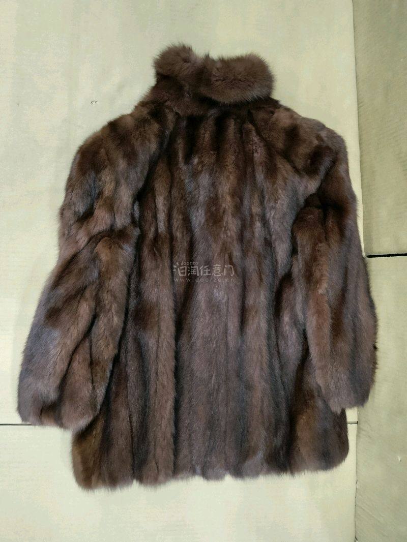 这么优惠的价格买到俄罗斯紫貂真的是太合适了 毛毛又有质感看着很高级 朋友看见都问我是哪里买的 一看就不便宜其实呢还没有外面价格的一半多