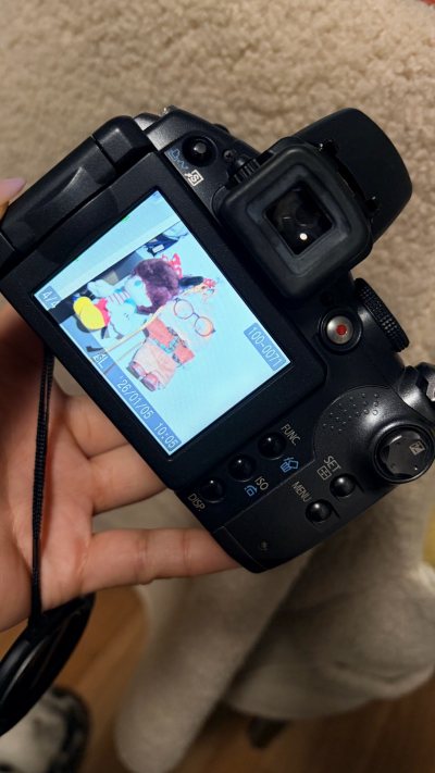 所见即所得，保存的状态很不错，是一次愉快的购物体验～到手迫不及待的试拍，目前没有发现任何问题～ 太开心了！