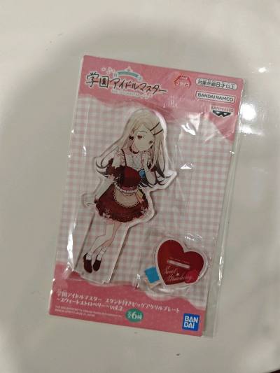 这次切了学园偶像大师草莓甜心系列的筱泽广立牌，价格很便宜，卖家的留言小卡片也很可爱，还顺带买了plamax的香香摊运费。