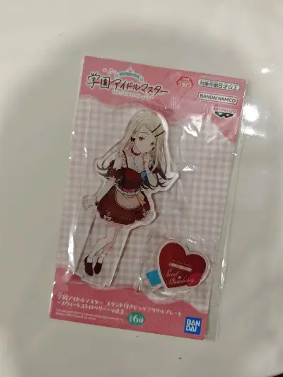 这次切了学园偶像大师草莓甜心系列的筱泽广立牌，价格很便宜，卖家的留言小卡片也很可爱，还顺带买了plamax的香香摊运费。