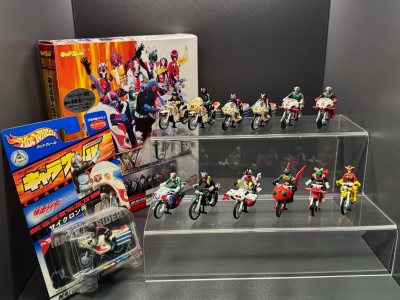 淘到了非常具有收藏价值的玩物，风火轮及假面骑士联名的人仔小车，合金的材质加上精致的涂装，太好看了，还有套盒展示更是收藏感满满。