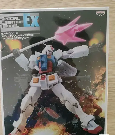 在挖煤姬海淘SCMEX元祖高达的体验堪称满分！选的中古近新品相，卖家标注精准，到手几乎无盒损、无掉漆，古早模具的厚重质感和经典造型瞬间戳中收藏心。平台合单效率超高，打包时还贴心加了缓冲泡沫，长途运输后模型零件依旧严丝合缝。物流选了航空件，清关顺利没被税，比预期早三天...