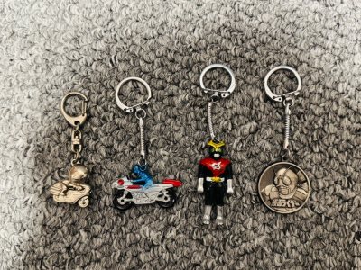 一次性淘了一大堆老物件，真是太有满足感了，每个小玩具都饱经风霜的感觉，虽然瑕疵感都比较重，但每一个都是非常稀有的物品，这或许就是收藏的魅力吧！